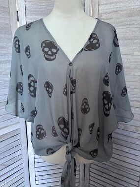 Sheer Gray Chiffon Top w/ Black Floating Skulls Pattern Batwing w/Tie-Front SZ3X